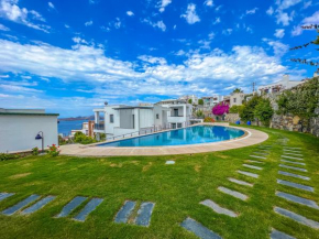 Specialy Designed, 3 BR, with Shared Pool Villa